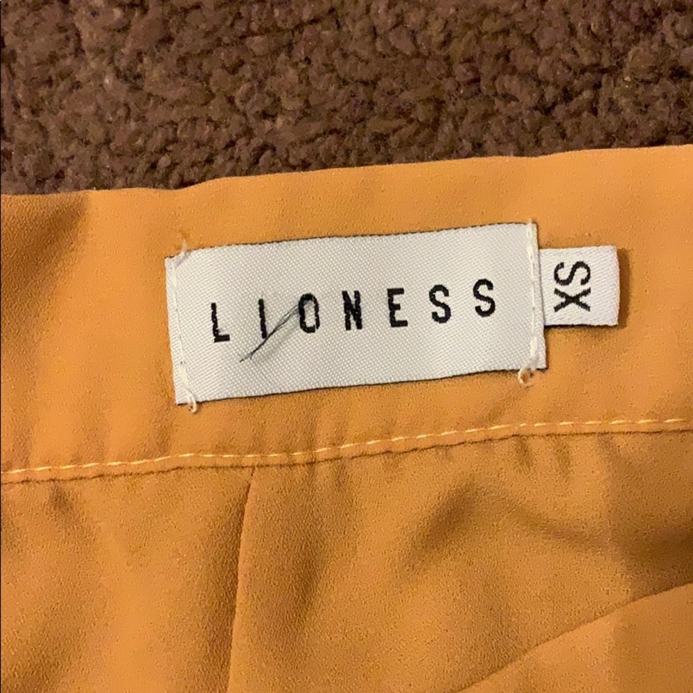 High waisted mustard shorts - Picture 4 of 4